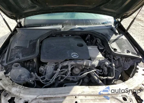 2018 Mercedes-Benz C 300 z USA, uszkodzony, nr VIN 55SWF4JB7JU246464